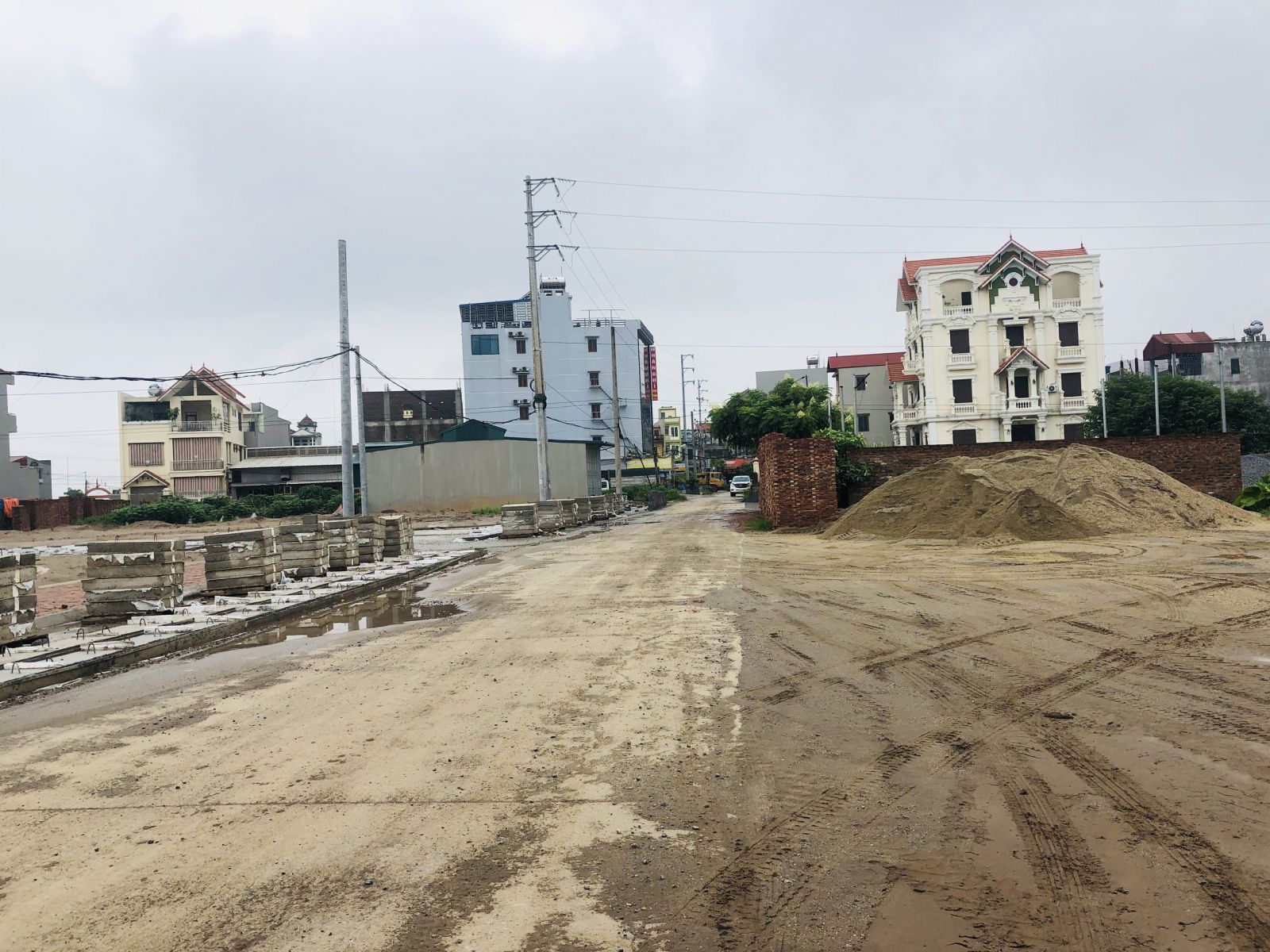 Đường 18 m khu đấu giá QSD đất thôn Văn Trai xã Văn Phú